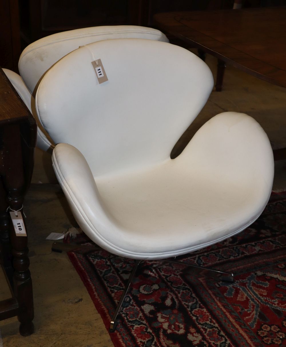 Arne Jacobsen style, a pair of swan chairs, W.68cm, D.58cm, H.75cm